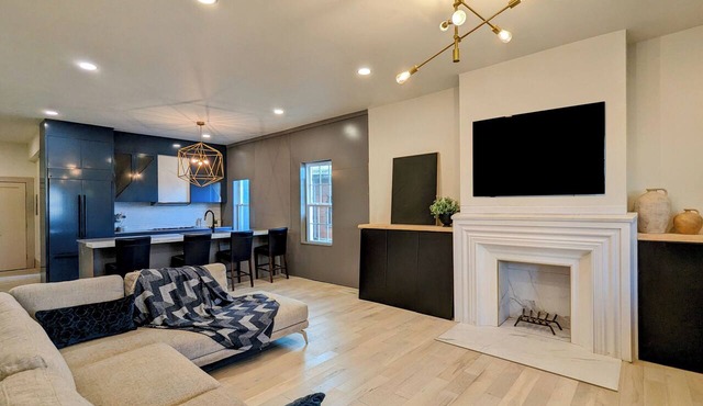 Wine, Dine, Walk! Designer Style & Prime Location Modern 1st Floor Apartment
