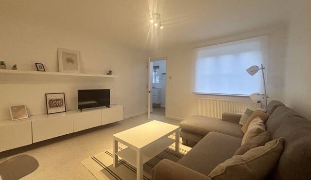 Winkfield Charming Three-Bedroom House