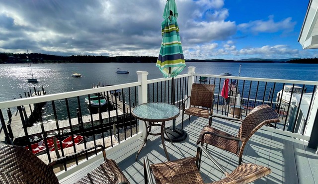 Winni lakefront room @ Windrifter Yacht Club