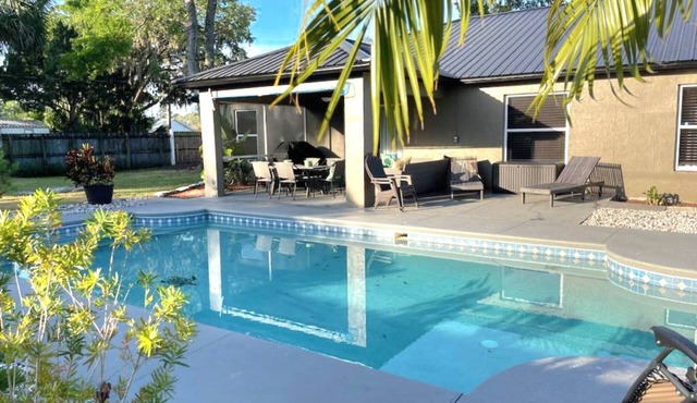 WINTER/SPRING DEALS POOL, TROPICAL F. BK YARD GARAGE BEACH CLOSE 2 ALL