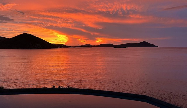 Winter Waterfront, amazing views of the Caribbean Seas.