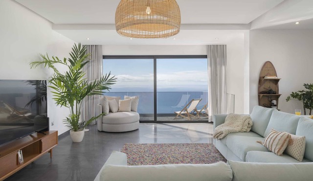 With Pool and Superb sea View - Villa Candelária