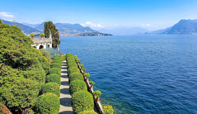 Within walking distance of the lake