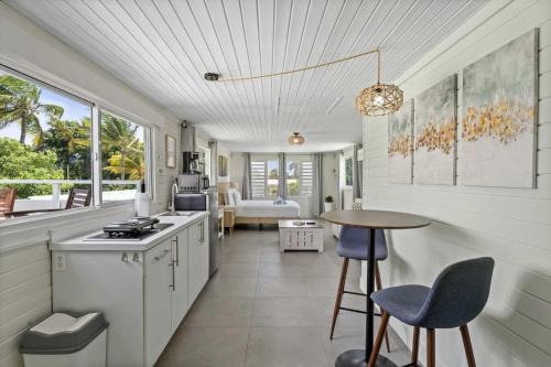 WLR5 - Studio near Palm Beach - White Lotus Retreat