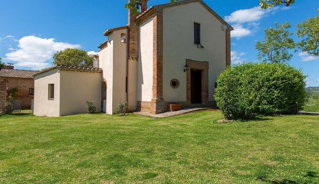 Wohnung in Chiusi mit Grill, Gemeinschaftspool und Garten by Interhome