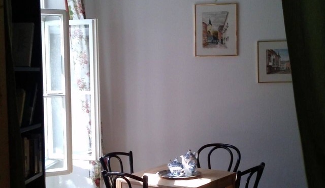 Wohnung in Hernals mit Garten- und Strassenblick by Interhome