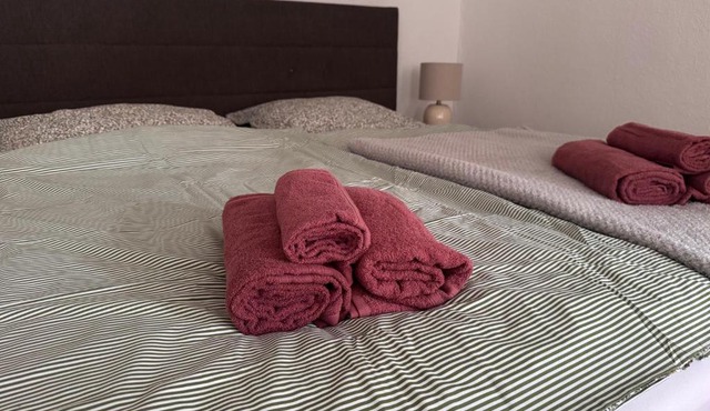 Wohnung mit Boxspringbett - Küche - Fahrstuhl - WLAN - Hofstellplatz