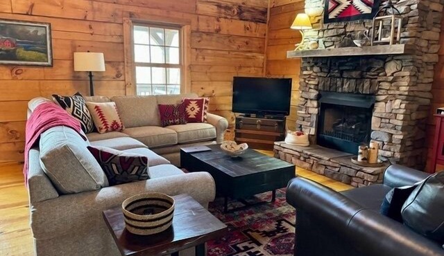Wolf Laurel Bee Mountain Retreat - Pet Friendly