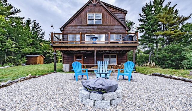 Wolf Moon - Beautiful home with gorgeous views. Close to water and skiing