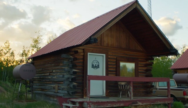 Wolf Waystation — Rustic Cabin with Sauna
