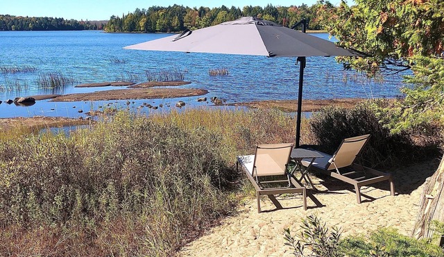 Wolfe Lake Cottage sleeps eight - Nipissing, Ontario, Canada