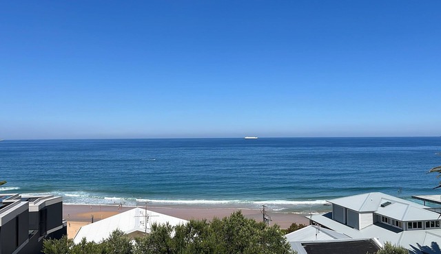Wombarra Beach House with Ocean views Sleeps 8