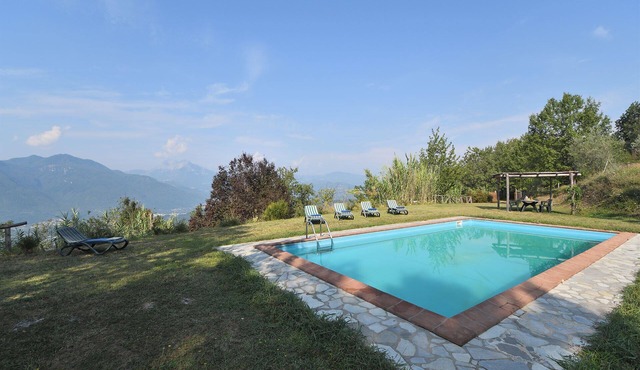 Wonderful private villa for 6 guests with WIFI, private pool, TV and pets allowed