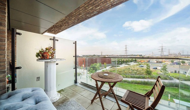 Wonderful 1BR Flat with Amazing Balcony Views