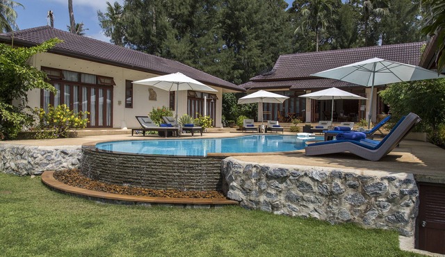 Wonderful 2BRM Villa with pool & gardens