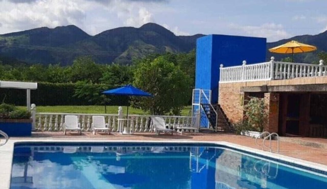 Wonderful 5-bedroom country house in peaceful Tocaima
