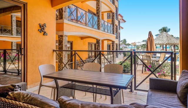Wonderful Beachfront Condo w/Modern Kitchen, Upscale Interior, Pool