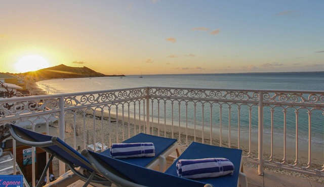 Wonderful, brand new flat with a large terrace on the beachfront