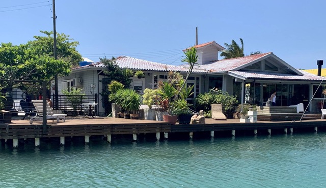 Wonderful house by the canal