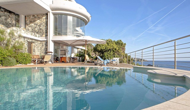 Wonderful private villa for 12 people with WIFI, private pool, A/C, TV, terrace and pets allowed
