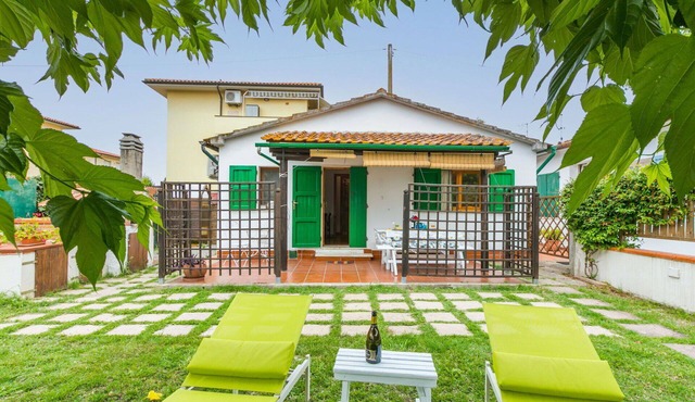 Wonderful private villa for 4 people with WIFI, A/C, TV, patio and pets allowed