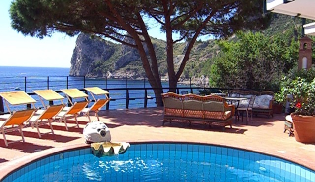 Wonderful luxury villa by the sea in the heart of the Sorrento coast