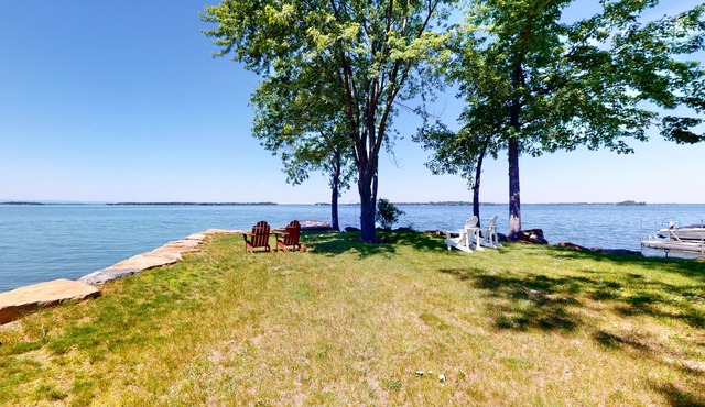 Wonderful multi-level home right on lake with WiFi, private washer/dryer, & deck