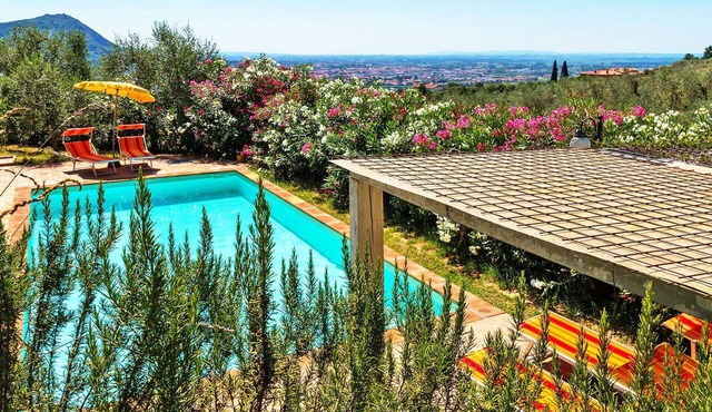 Wonderful private villa with WIFI, private pool, A/C, hot tub, TV, patio and pets allowed