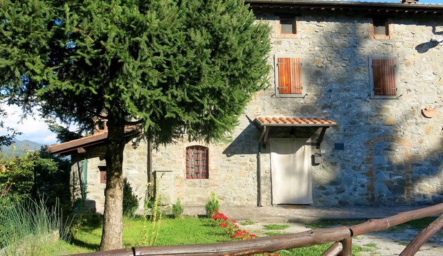 Wonderful private villa for 4 people with WIFI, private pool, TV, balcony, pets allowed and park...
