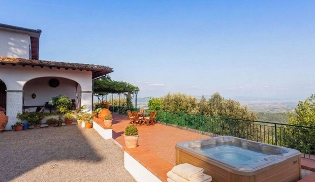 Wonderful private villa for 12 people with WIFI, private pool, TV, patio and pets allowed