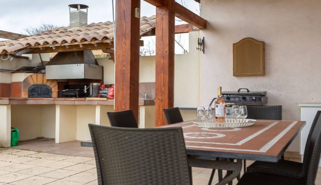 Wonderful private villa for 8 people with private pool, WIFI, A/C, TV and terrace