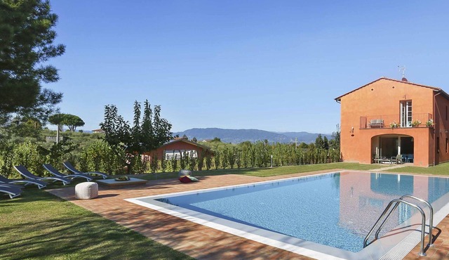 Wonderful private villa with private pool, WIFI, A/C, TV, balcony and panoramic view, close to L.