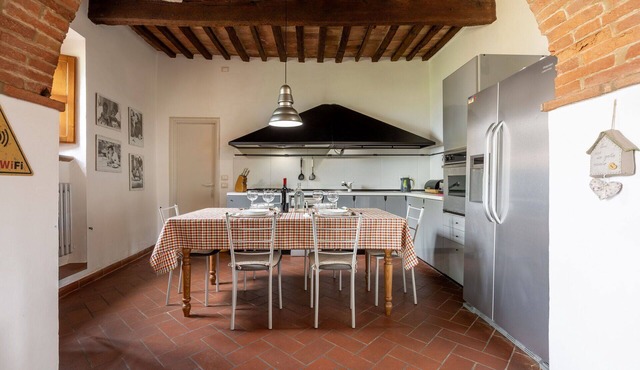 Wonderful private villa with WIFI, A/C, TV, veranda and pets allowed, close to Montepulciano
