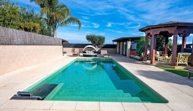 Wonderful private villa for 7 people with A/C, private pool, WIFI, TV and terrace