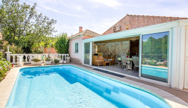 Wonderful private villa for 6 guests with private pool, A/C, WIFI, TV, terrace and pets allowed