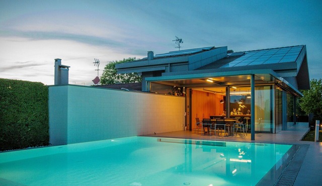Wonderful private villa with WIFI, hot tub, private pool, sauna, A/C, TV, patio and pets allowed