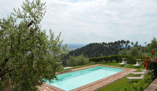 Wonderful private villa with WIFI, private pool, A/C, TV, terrace and panoramic view, close to L.