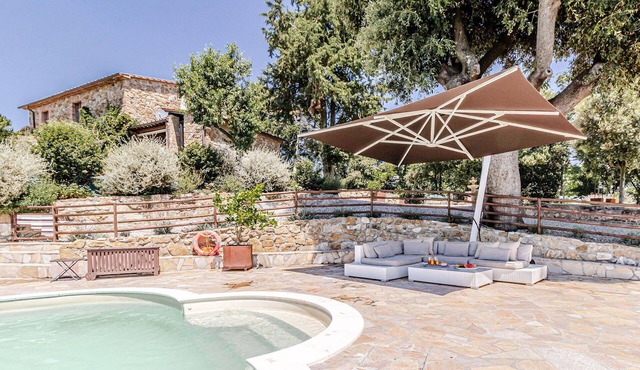 Wonderful private villa with hot tub, A/C, WIFI, private pool, TV, patio, panoramic view and par.