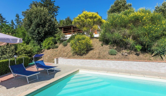 Wonderful private villa for 4 people with hot tub, private pool, WIFI, TV and terrace