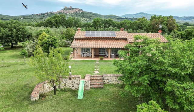 Wonderful private villa for 6 guests with WIFI, A/C, TV, patio, pets allowed and panoramic view