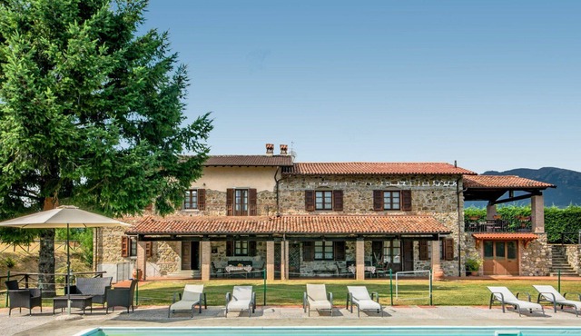 Wonderful private villa for 16 people with WIFI, private pool, TV, pets allowed and parking