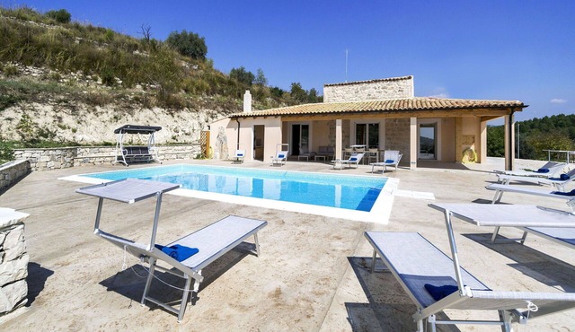 Wonderful private villa for 8 people with A/C, WIFI, private pool, TV and terrace