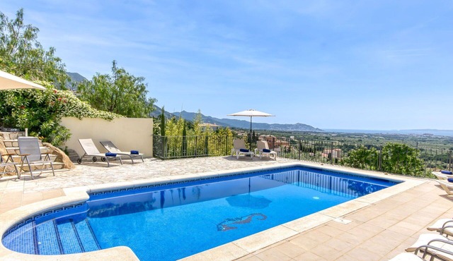 Wonderful private villa for 8 guests with WIFI, A/C, private pool, TV and terrace