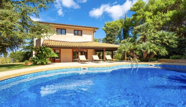 Wonderful private villa for 9 people with private pool, WIFI, A/C, TV and patio