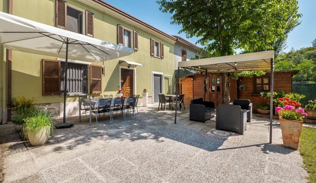 Wonderful private villa with WIFI, private pool, hot tub, TV, pets allowed and panoramic view