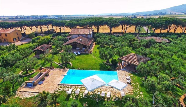 Wonderful private villa with private pool, hot tub, A/C, WIFI, TV, patio, panoramic view and par...