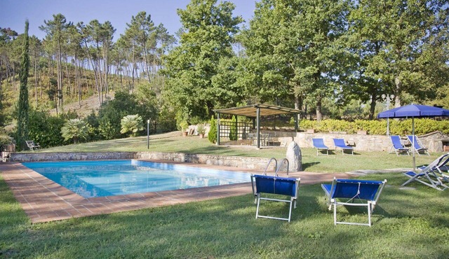 Wonderful private villa for 8 people with A/C, private pool, WIFI, TV and patio, close to Lucca