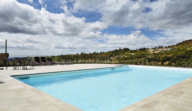 Wonderful private villa for 18 people with WIFI, private pool, TV and pets allowed, close to Are.