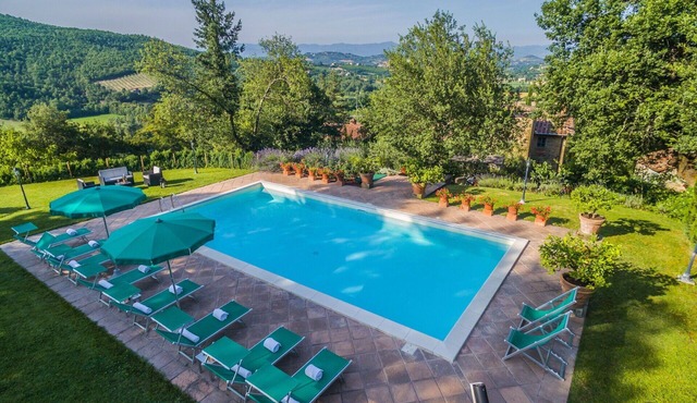 Wonderful private villa with A/C, hot tub, private pool, WIFI, TV, patio and panoramic view