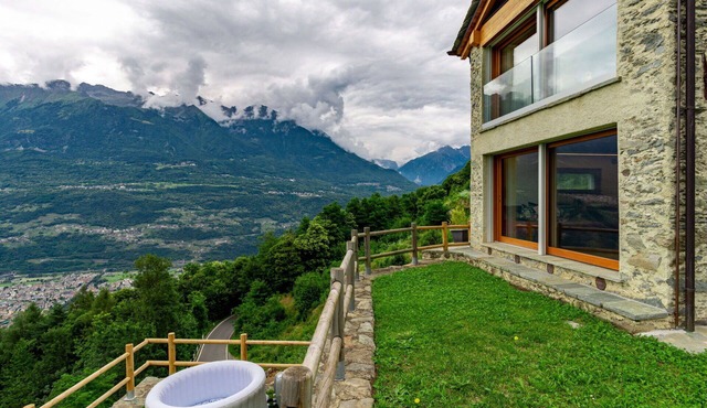 Wonderful private villa for 8 people with WIFI, hot tub, A/C, TV, terrace, pets allowed and park.